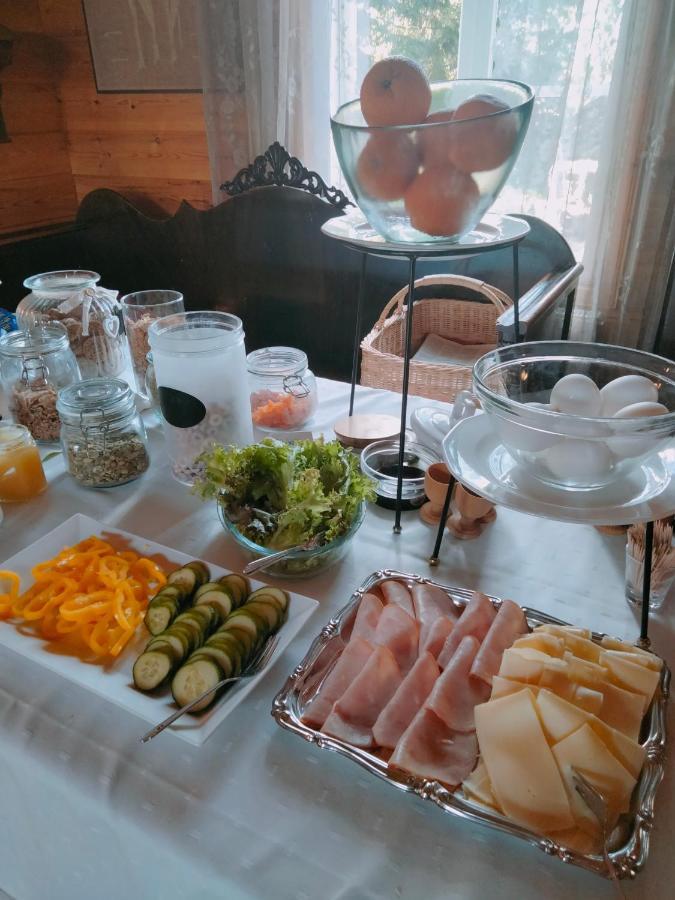B&B Villa Helmi Ala-Temmes ภายนอก รูปภาพ